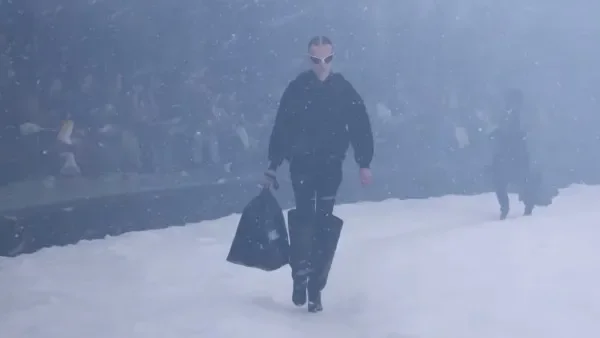 Balenciaga causó revuelo al vender bolsa de basura en 34 mil pesos