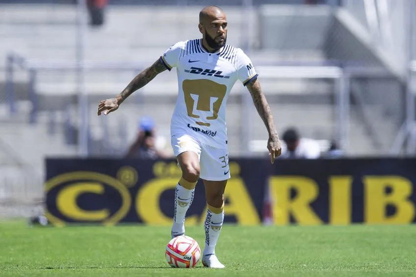 MEXSPORT Dani Alves durante un partido de Pumas