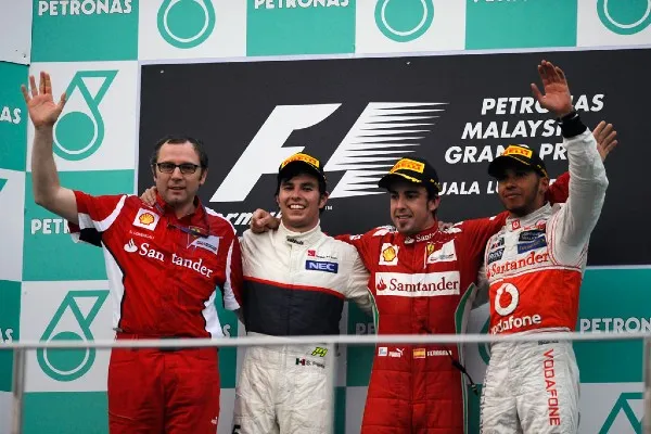 Sergio 'Checo' Pérez, Fernando Alonso y Lewis Hamilton en el GP de Malasia 2012