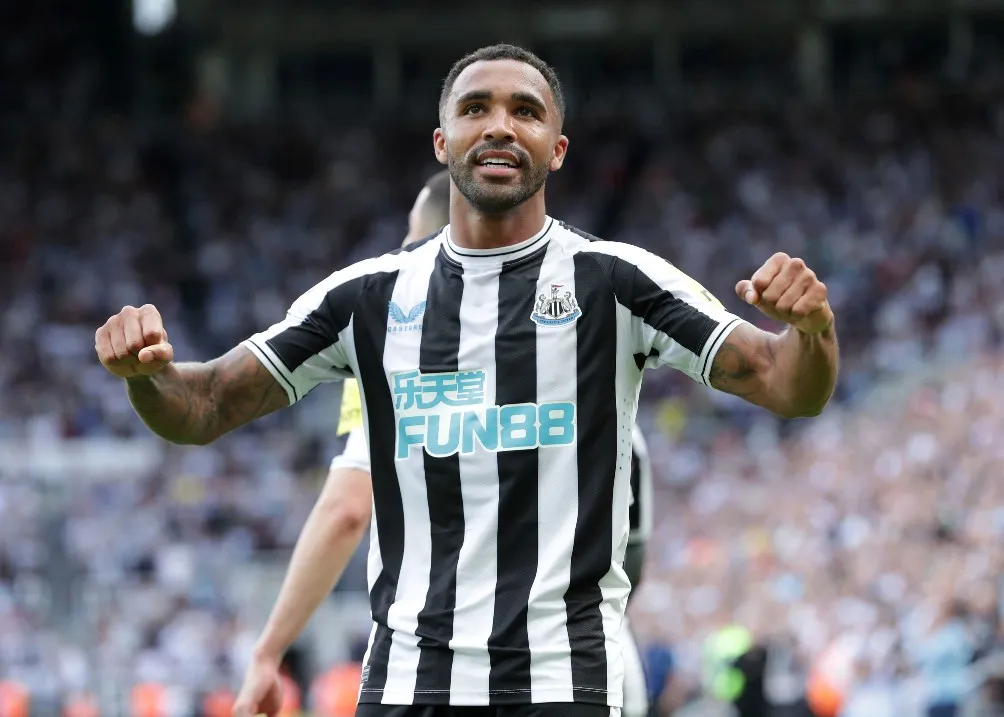 Newcastle venció 2-0 al Nottingham Forest