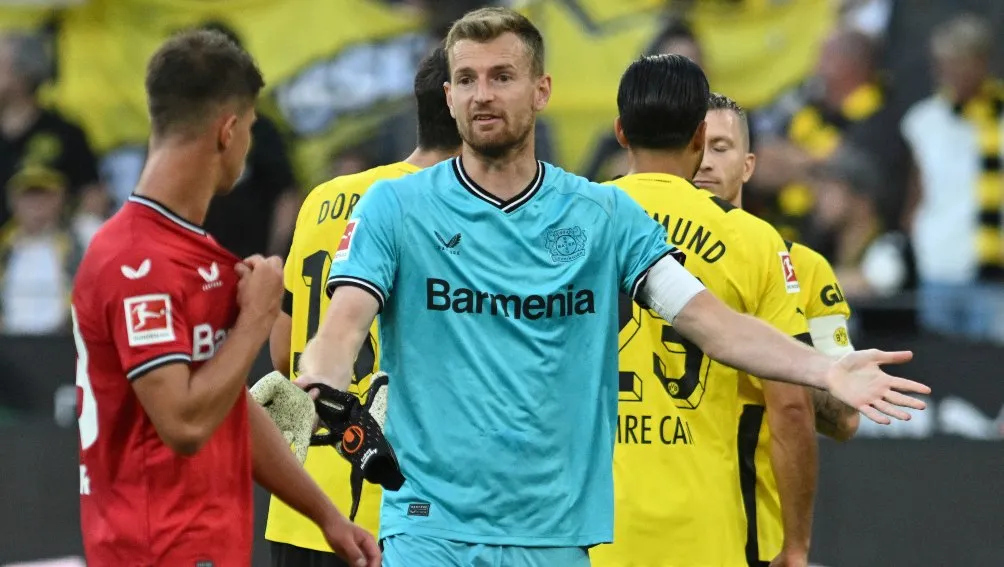 AP Hradecky tras ser expulsado