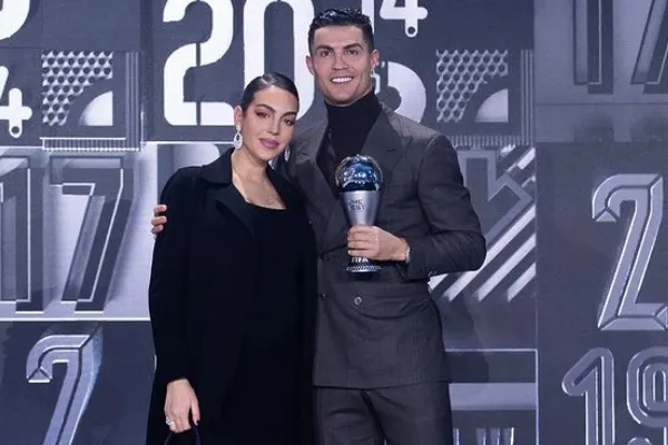 La modelo y el futbolista han formado una familia