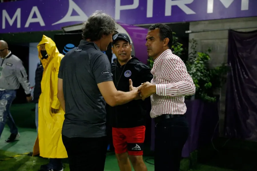 IMAGO7 Caballero saludando a Cadena