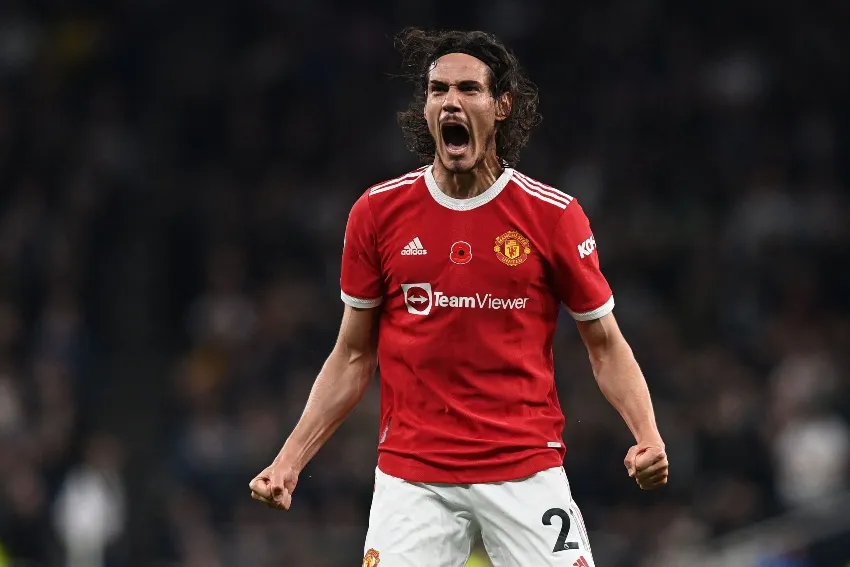 Cavani en un partido de Manchester United