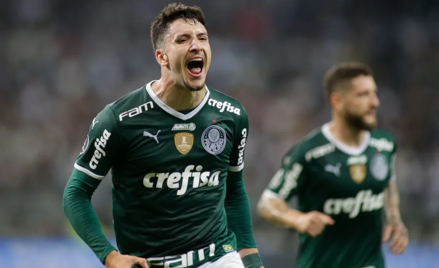 Jugadores de Palmeiras celebran gol