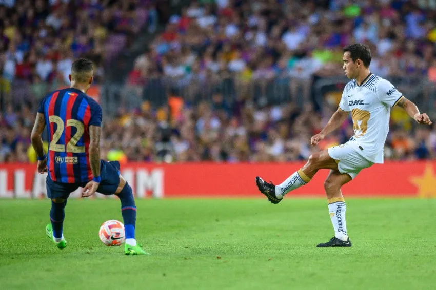 Raphinha en el juego vs Pumas