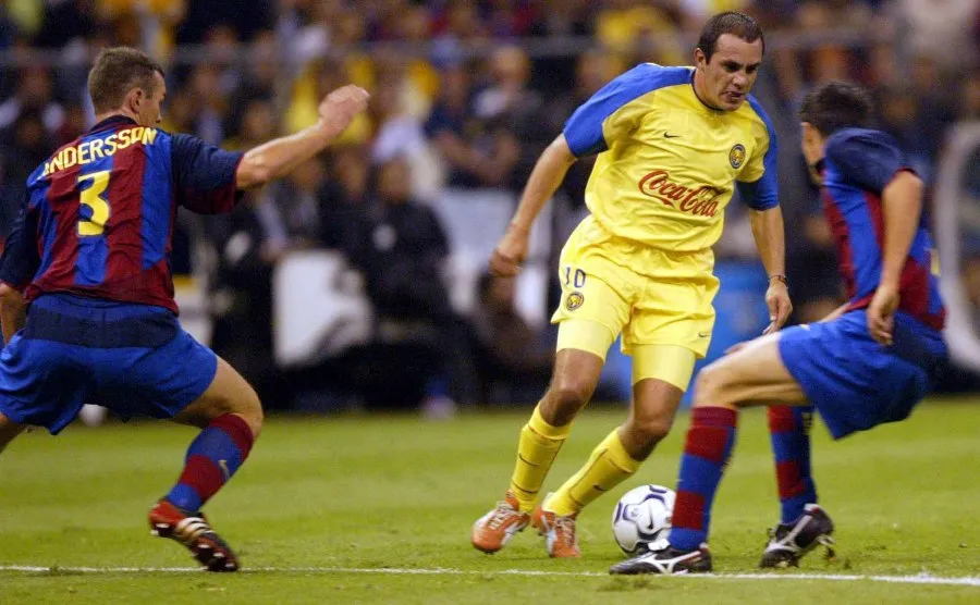 Juego entre América y Barcelona en el Estadio Azteca