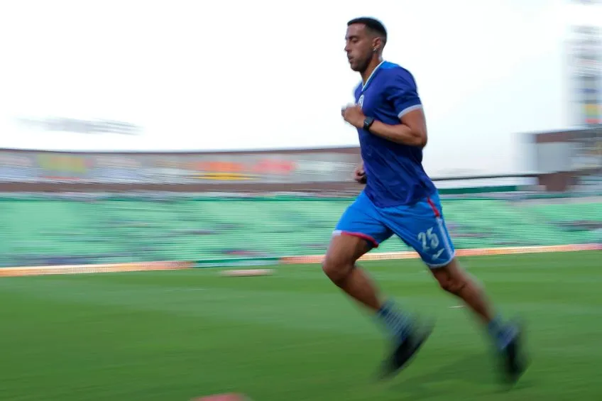 Ramiro Funes Mori durante un partido de Cruz Azul