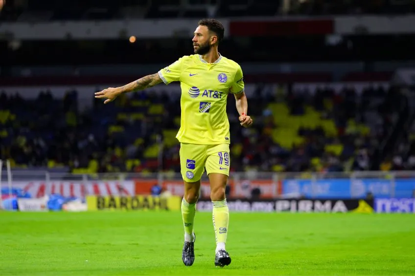 Miguel Layún durante un partido del América
