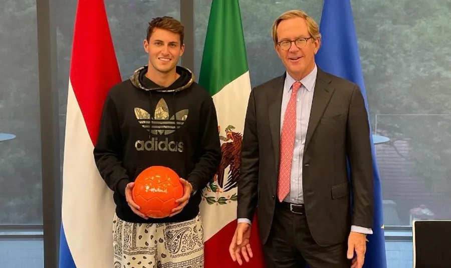 Giménez en la embajada de México en Países Bajos