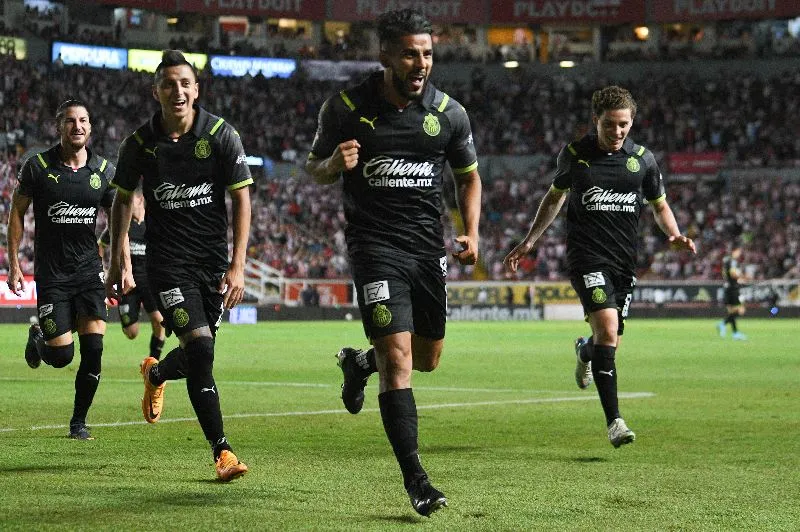 Miguel Ponce con Chivas