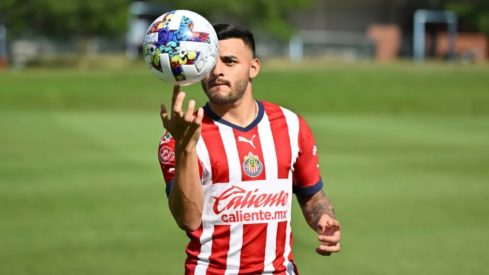 Alexis Vega con Chivas
