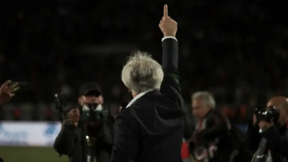 El técnico celebrando la clasificación al Mundial