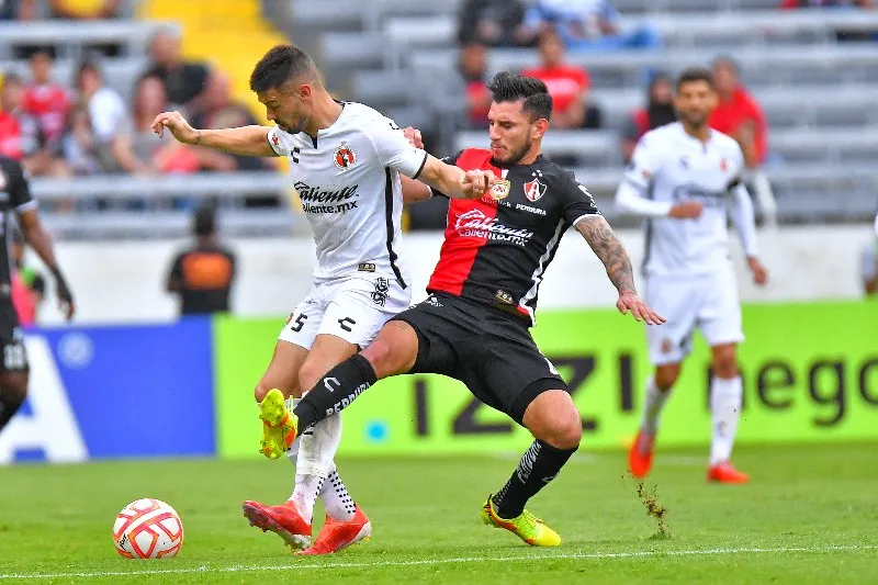 Zaldívar jugando ante Xolos
