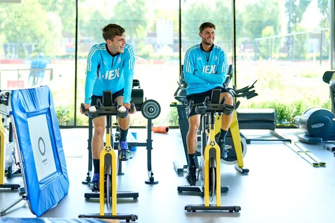 Santiago Giménez ha tenido pocos entrenamientos con el Feyenoord