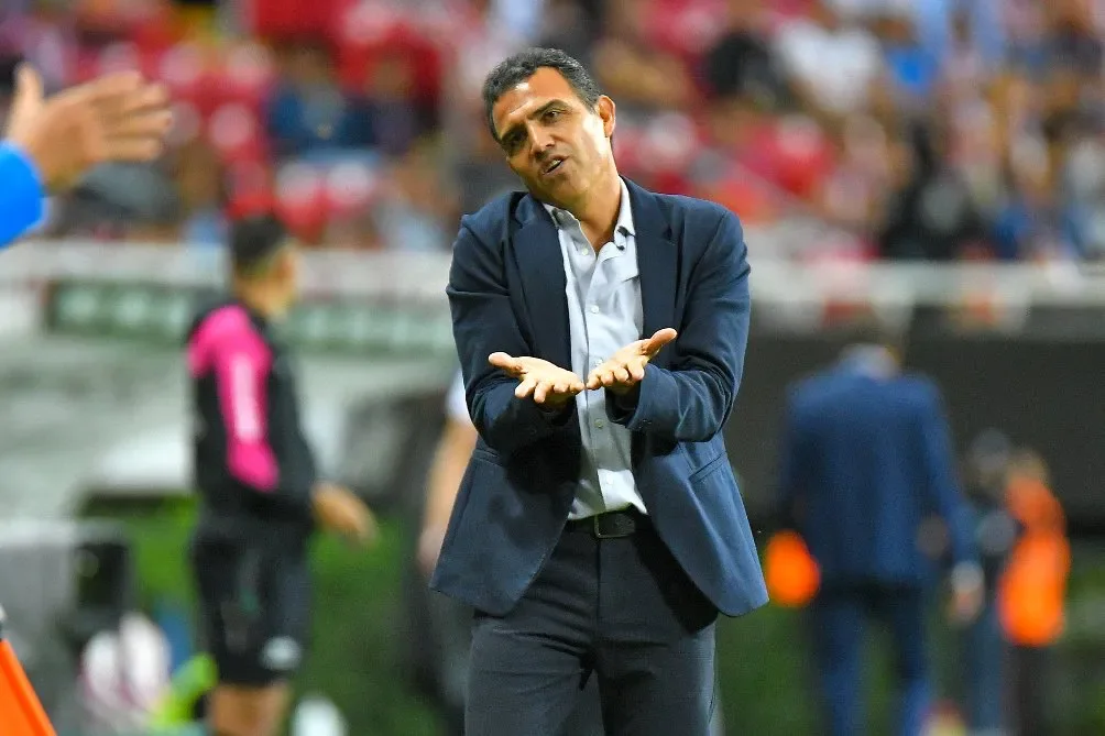 Ricardo Cadena podría ser despedido si pierde el Clásico Tapatío