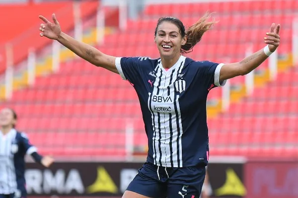 Christina Burkenroad celebra con Rayadas