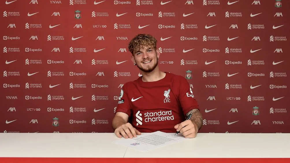 Harvey renovó hasta 2027