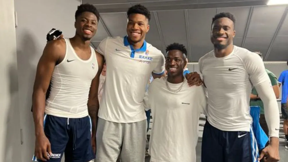 Vini Jr.posó ante los hermanos Antetokoumpo