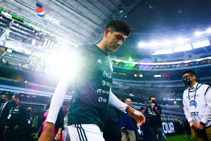 Edson Álvarez con el jersey de la Selección Mexicana