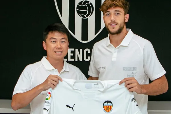 Nico busca en el Valencia más minutos