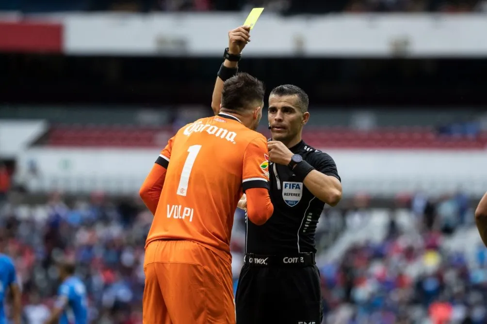 Volpi en reclamo con Fernando Hernández