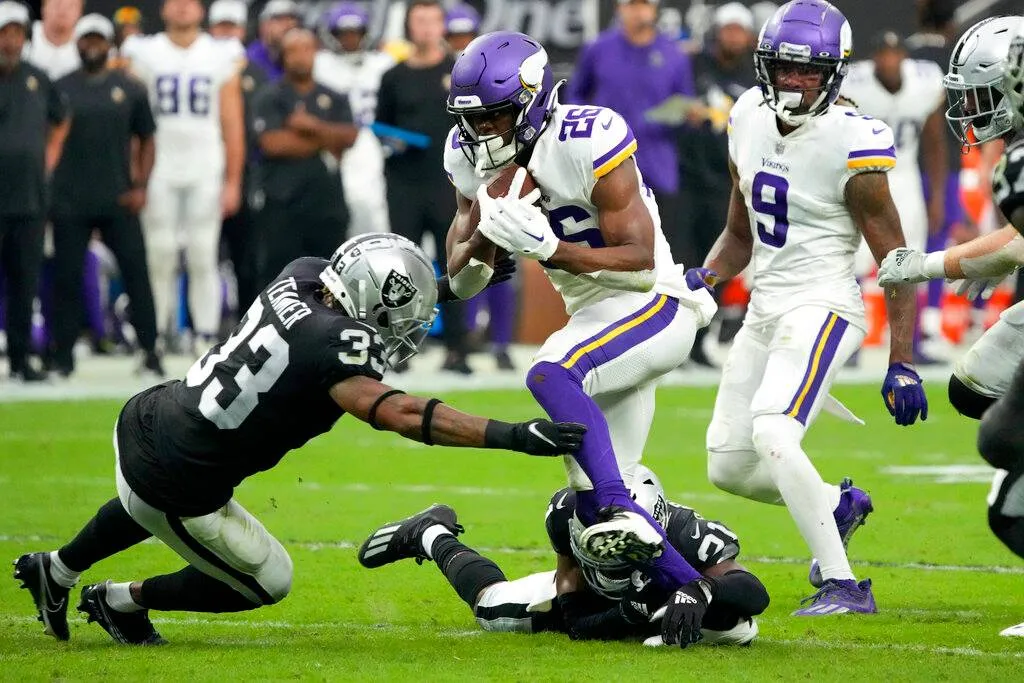 Vikingos no pudo hacer nada ante Raiders