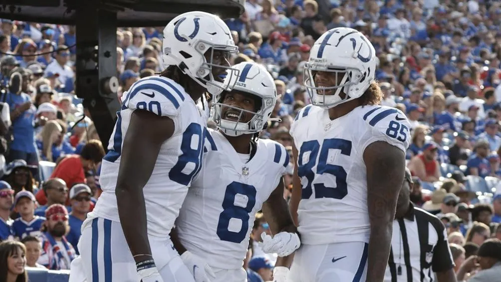 AP Los Colts celebran una anotación
