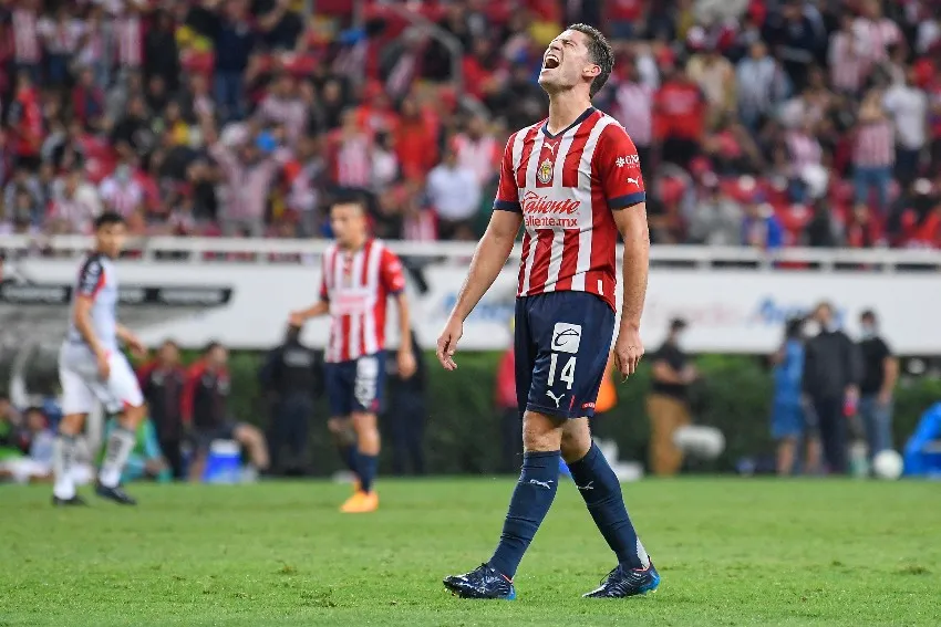 Santi Ormeño tras fallar la jugada clara de gol