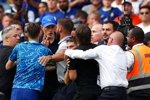 Desde el inicio del partido, ambos se estuvieron 'picoteando'