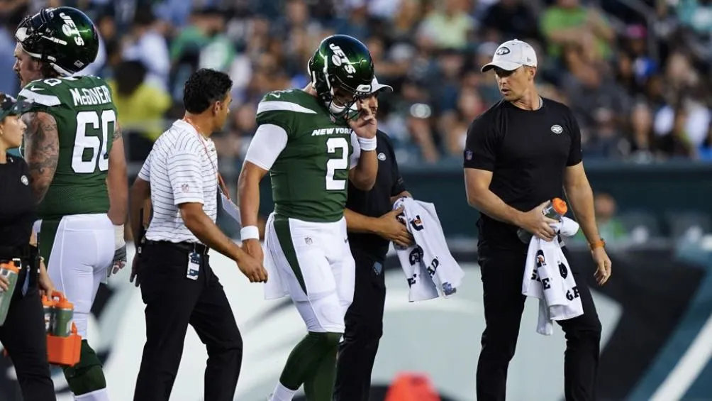 Wilson sale del campo luego de su lesión