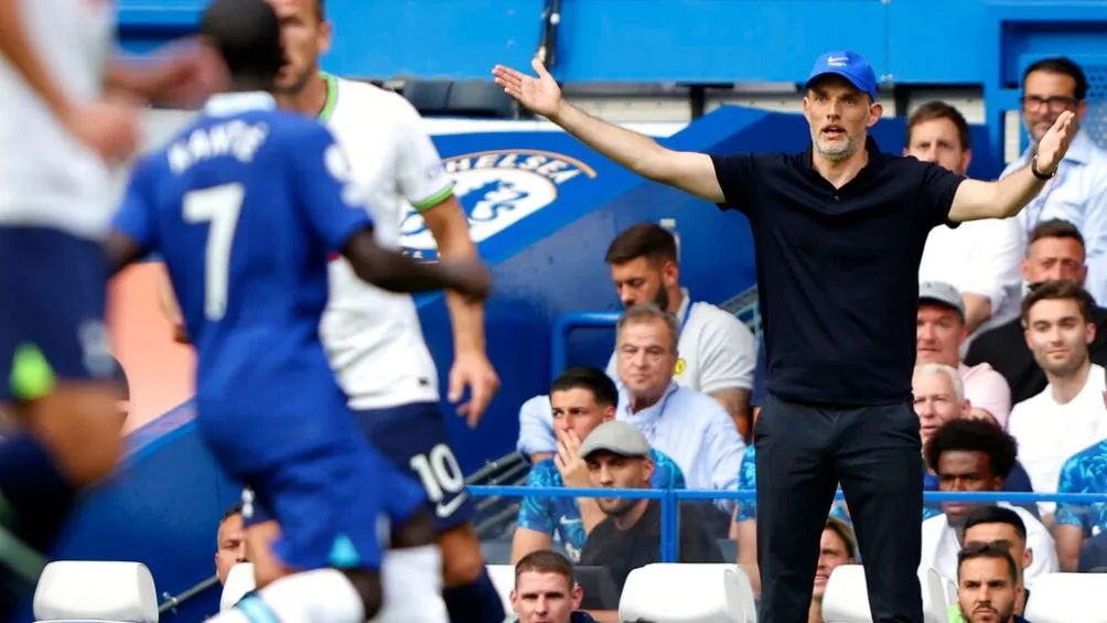 Thomas Tuchel se calentó durante el segundo tiempo