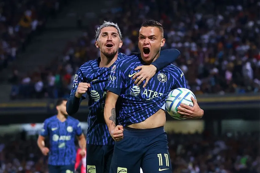 Jonathan Rodríguez festejando un gol