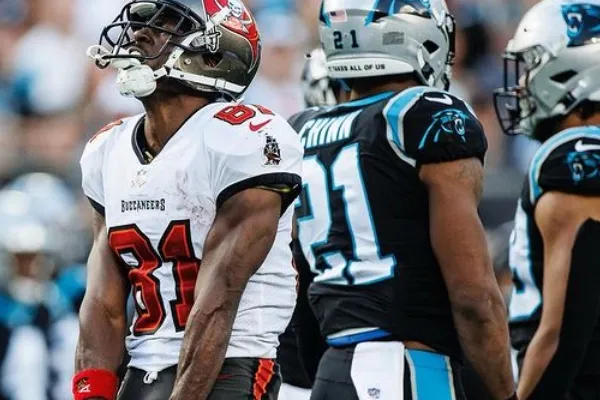 Brown no es parte de los Bucaneros