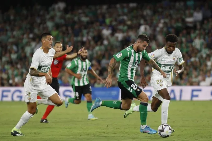 TWITTER: @RealBetis Jugadores del Real Betis en partido