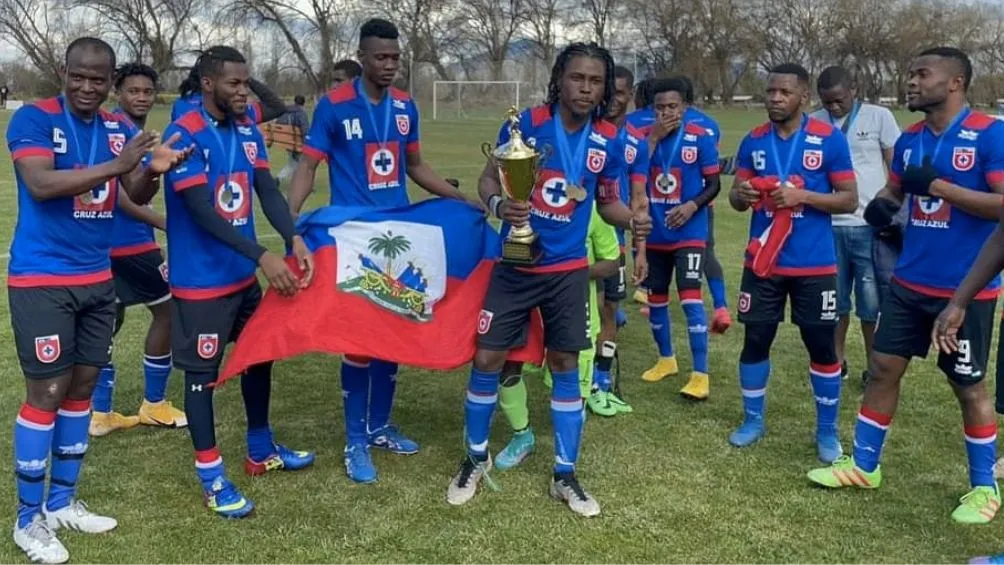 El equipo andino celebra el título