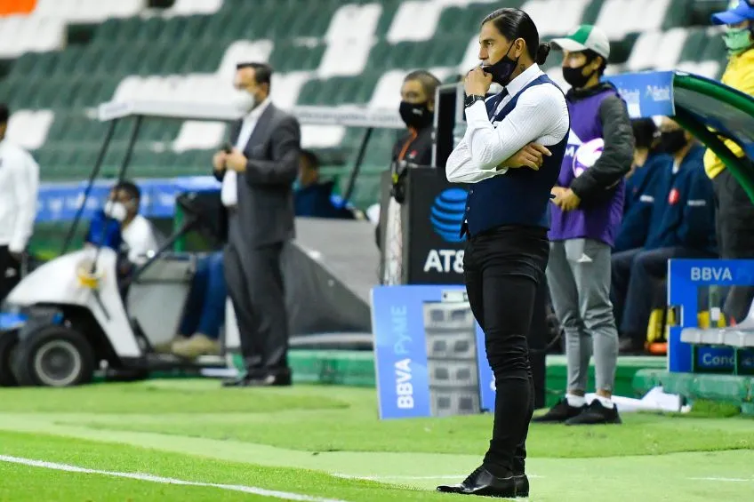 Paco Palencia dirigiendo a Mazatlán