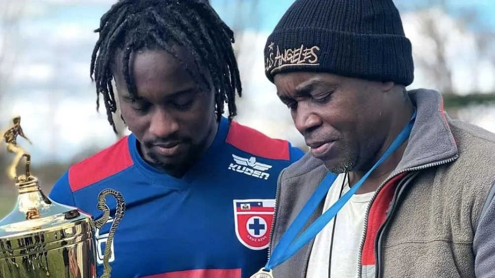 Llevan los mismos colores y usan el mismo escudo