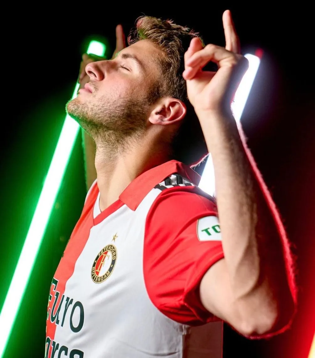 Santiago Giménez, delantero del Feyenoord