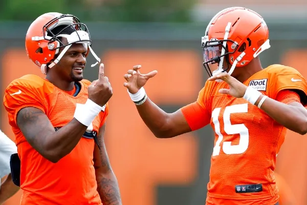 AP Deshaun Watson en un entrenamiento con Cleveland