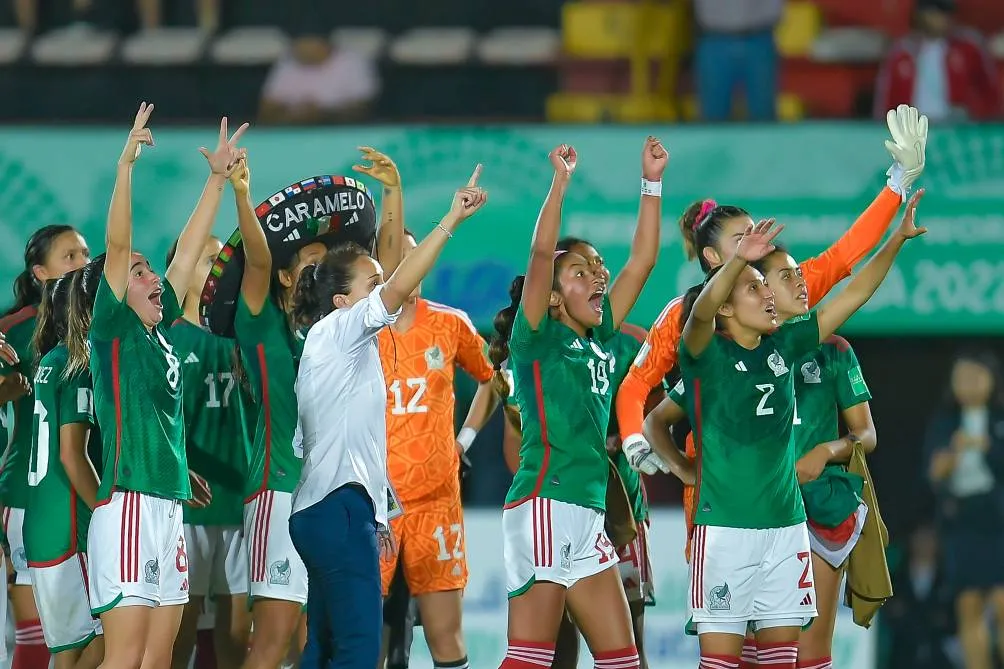 La Selección Mexicana Femenil en festejo tras ganarle a Alemania