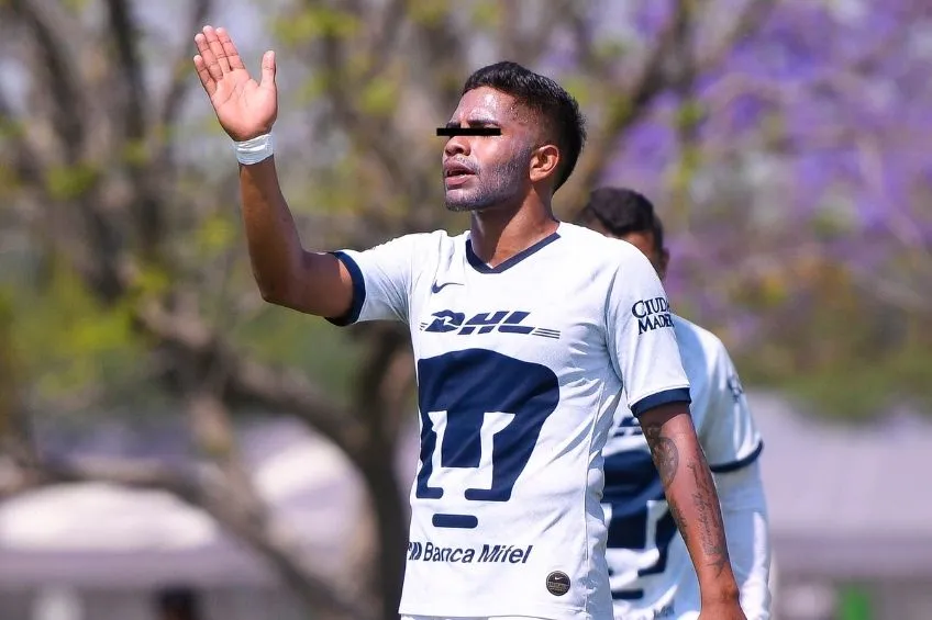 Diego N durante un partido de Pumas