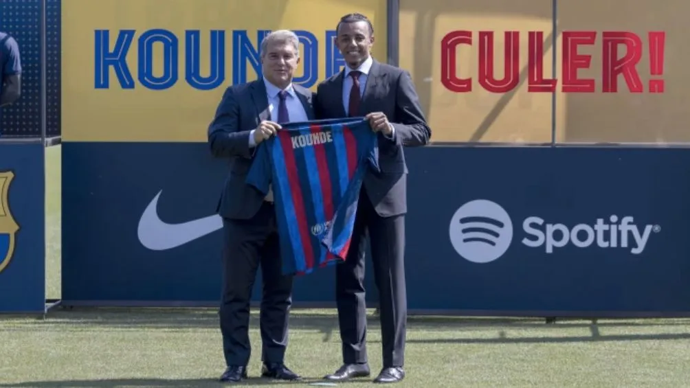 AP Koundé en su presentación