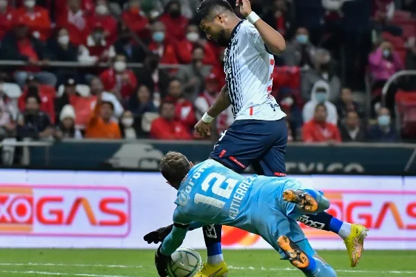 Rayados van a la cabeza de la tabla