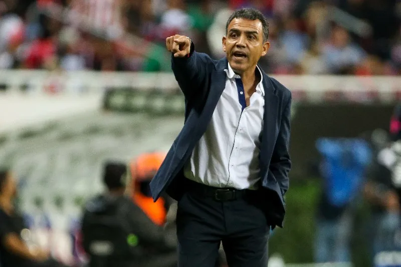 Cadena en partido con Chivas