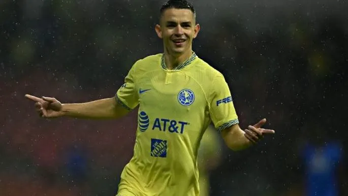 Álvaro Fidalgo en festejo con América