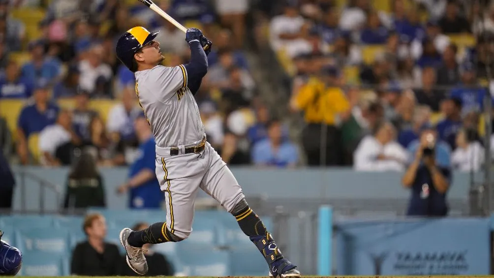 Luis Urías conectó de cuadrangular a Julio Urías