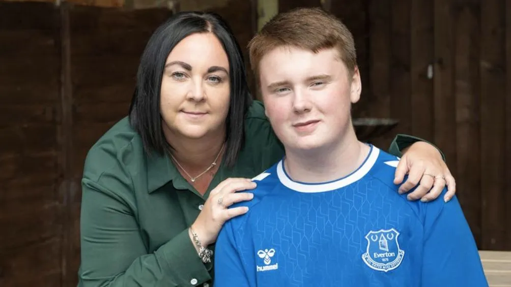 ANDY STENNING Sarah Kelly y su hijo