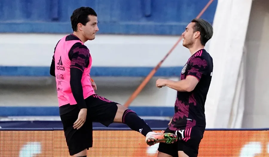 IMAGO7 Mozo con Jesús Ricardo Angulo en Selección Mexicana