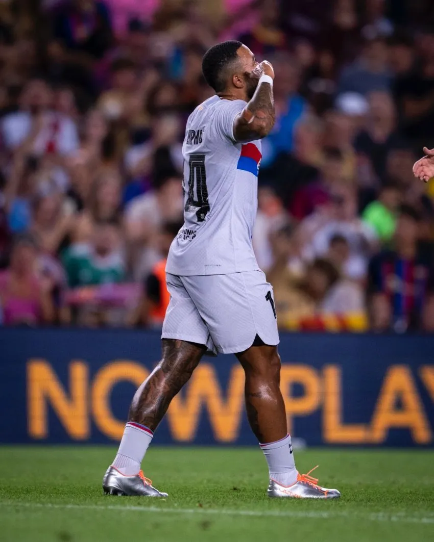 Depay celebrando su gol ante ManCity en amistoso